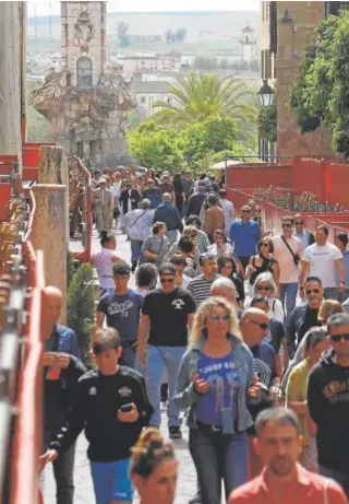  ?? // Á. R. ?? Ambiente turístico en la calle Torrijos, durante la última Semana Santa