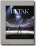  ??  ?? In „Betak Fashion Show Revolution“(Phaidon Verlag, 292 Seiten, 92 Euro) wird ein Überblick seiner Arbeit gegeben