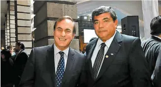  ??  ?? El rector José Manuel Piña Gutiérrez, con el presidente del CCE, Juan Pablo Castañón Castañón.