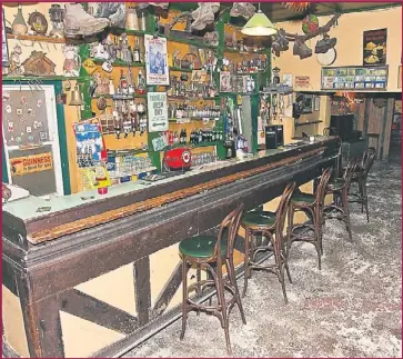  ??  ?? The unpretenti­ous interior of The Shanty in Ballyfinna­ne.