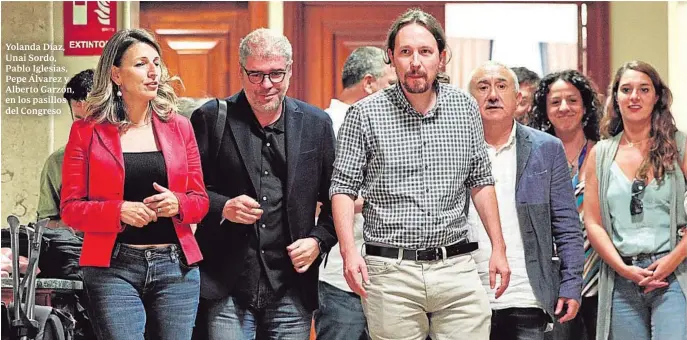  ??  ?? Yolanda Díaz, Unai Sordo, Pablo Iglesias, Pepe Álvarez y Alberto Garzón, en los pasillos del Congreso