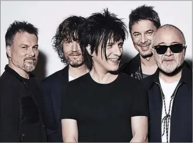  ??  ?? Le nouvel opus du groupe emmené par Nicola Sirkis (au centre) est empreint du thème de la mort.