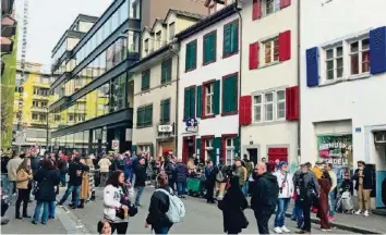  ?? 20M/OLIVER BRAAMS ?? Obwohl die Fasnacht abgesagt wurde, füllten sich die Gassen in der Innenstadt.