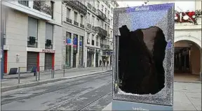  ??  ?? A Saint-Etienne aussi, la manifestat­ion des « gilets jaunes » a dégénéré samedi.