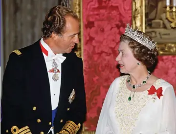  ?? ?? Banquet: The Queen speaks to then-King Juan Carlos on a tour of Spain in 1988