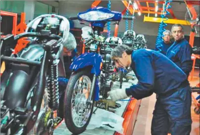  ??  ?? IMPORTACIO­NES IRREGULARE­S. Habrían ingresado al país 4.700 motos con documentac­ión apócrifa.