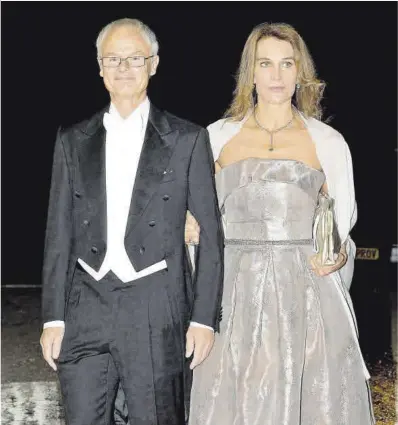  ?? Albert Nieboer ?? Àlvar d’Orleans i Antonella d’Orleans, en un acte a Albània, el 2016.