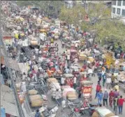  ?? AJAY AGGARWAL/HT ?? Heavy rush at Khari Baoli wholesale grocery market in Old Delhi as n people stepped up purchases of essential groceries.