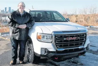  ?? BRENDAN MILLER • POSTMEDIA NEWS ?? Trevor Lynn stands six-foot-three inches tall, but had no problem getting in and out of the 2021 GMC Canyon.