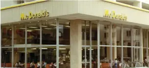  ??  ?? Primer restaurant­e de McDonald's Costa Rica.