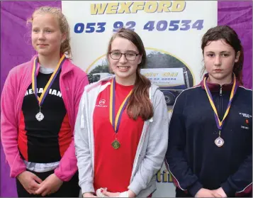  ??  ?? The top three in the county Under-14 hammer (from left): Triini Jurisoo, Aisling O’Brien and Sophie Kelly.