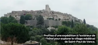  ??  ?? Profitez d’une expédition à l’extérieur de l’hôtel pour explorer le village médiéval de Saint-Paul de Vence.