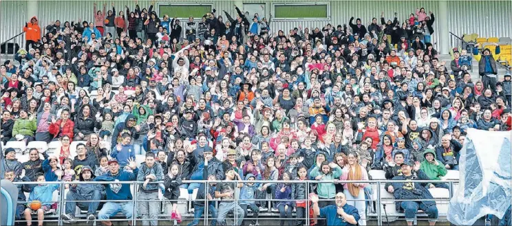  ??  ?? Porirua party: A thousand members of the Porirua Facebook group gathered for a reunion party in Porirua Park on August 19.