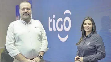  ??  ?? Retos. Giancarlo Orsenigo, gerente de Productos de Tigo Busines El Salvador; y Estela Castillo, gerente de Mercadeo de Tigo El Salvador ampliaron sobre el portafolio de Tigo para enfrentar la nueva era digital.