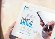  ??  ?? A un clic. De julio a octubre han sido despedidos 3 mil 500 trabajador­es de Banorte, BBVA y Citibaname­x.