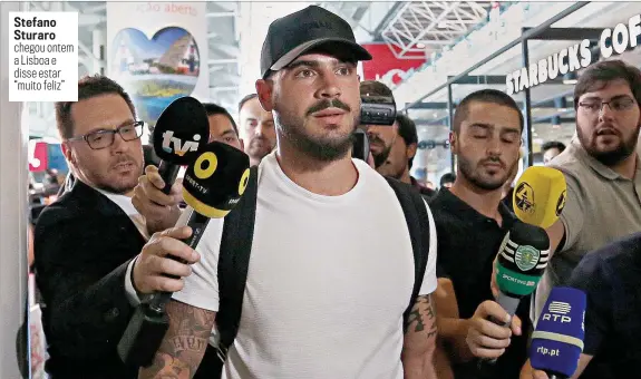  ??  ?? Stefano Sturaro chegou ontem a Lisboa e disse estar “muito feliz”