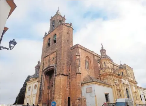  ?? A. F. ?? La majestuosa parroquia de Santiago de Utrera, que cobijó una de las treinta monedas de Judas