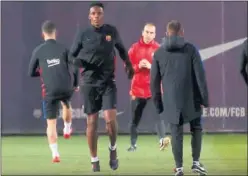  ??  ?? CONFIADO. Yerry Mina está preparado para ser titular mañana.