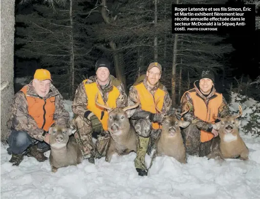  ?? PHOTO COURTOISIE ?? Roger Letendre et ses fils Simon, Éric et Martin exhibent fièrement leur récolte annuelle effectuée dans le secteur McDonald à la Sépaq Anticosti.