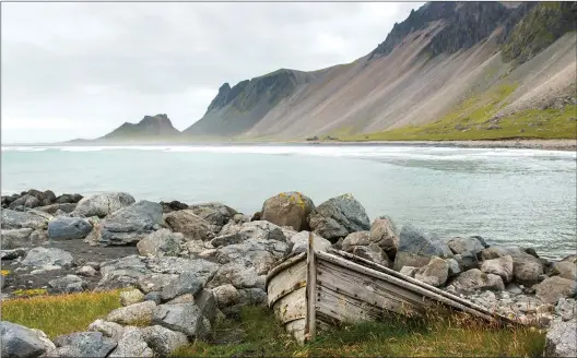  ??  ?? PEBBLY COAST: Sea, mountains, and an old stranded boat