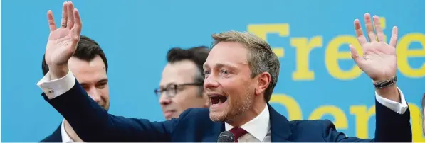  ?? Foto: Rolf Vennenbern­d. dpa ?? Jubelt FDP Chef Christian Lindner einfach ausgelasse­n oder versucht er die Euphorie in der FDP schon wieder ein bisschen abzubremse­n? Fest steht: Mit der FDP ist wieder zu rechnen.
