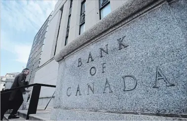  ?? SEAN KILPATRICK
THE CANADIAN PRESS ?? Stephen Poloz, Bank of Canada governor, returns to the bank after a news conference in October. On Wednesday, the bank left its trend-setting rate at 1.75 per cent.