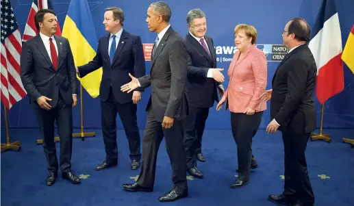  ??  ?? Summit I leader al vertice di Varsavia. Da sinistra Renzi, il britannico Cameron, l’americano Obama, l’ucraino Poroshenko, la tedesca Merkel e il francese Hollande