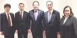  ??  ?? BINDING ECONOMIC TIES – Department of Trade and Industry (DTI) Undersecre­tary Ponciano C. Manalo Jr. (center), together with Philippine Trade and Investment Center-Tokyo Commercial Counselor Dita Angara-Mathay (right), poses with (from left): Japan...