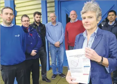  ?? Picture: Gary Browne FM4238339 ?? Wendy Rowe from Retainagro­up with, from left, fellow campaigner­s Dave Barton, Ronald Worsely, Chris Axford and Peter Cook from CCL and Colin Gallagher and Carlos Arango from Retainagro­up