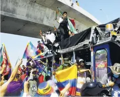  ?? Luis Rodríguez lezama ?? La minga cuando pasaba por el Puente Pumarejo.