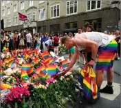  ?? ?? TRIBUTE: Flowers are laid at the scene of the shooting as Oslo’s Pride parade was cancelled