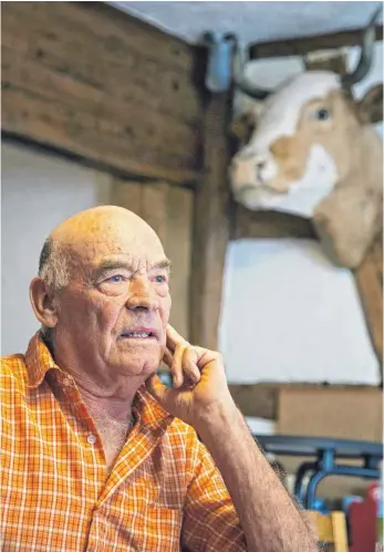  ?? FOTO: CHRISTIAN FLEMMING ?? Landwirt Ernst Hermann Maier aus Ostdorf bei Balingen liegt nicht das erste Mal im Rechtsstre­it mit dem Land Baden-Württember­g.