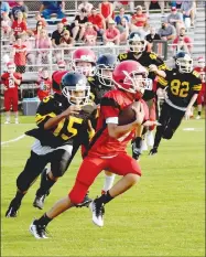  ?? MARK HUMPHREY ENTERPRISE-LEADER ?? Farmington seventh-grader Kalin Hendrix rips off a touchdown run in the Cardinals’ 36-0 victory over Prairie Grove on Thursday.