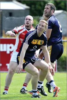  ??  ?? Calry’s Vincent Nally and Barry O Boyle in a midfield battle at Tourlestra­ne last Sunday. Pics: Tom Callanan.