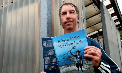  ?? PHOTO: MARTIN DE RUYTER/ FAIRFAX
NZ ?? Daniel Younghusba­nd with the book he wrote, A Man Makes His Own Luck.