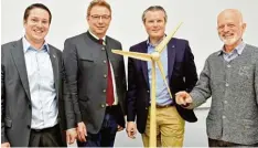  ?? Foto: Michaela Siebenmorg­en ?? Josef Heckl (von links nach rechts), Hans Seidl, Enno W. Steffens und Erich Raff freu en sich über die positive Bilanz der Anlagen.