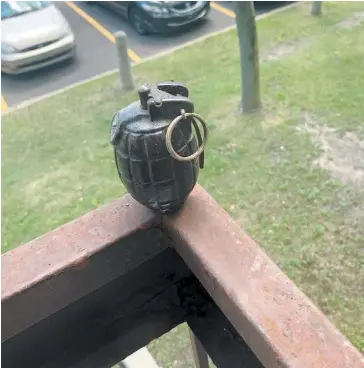  ?? PHOTO COURTOISIE ?? Voici une photo de la vieille grenade en question, prise jeudi dernier par Lysanne Morin, peu avant qu’on la prévienne de ne plus y toucher, par précaution.