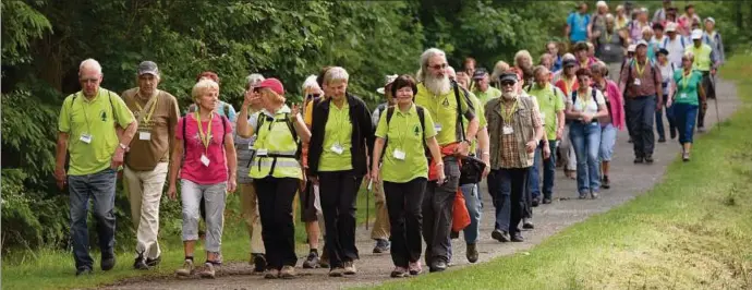  ?? Foto: Candy Welz, dpa ?? Eisenach wird samt seiner Umgebung Ende Juli zum Eldorado für Wanderfreu­nde aus ganz Deutschlan­d. Im Juni führte der Thüringer Wandertag rund um Zeulenroda-triebes.