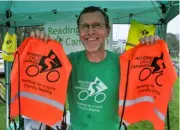  ?? ?? Keith Elliott promoting the Reading Cycle Campaign