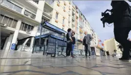  ??  ?? Le restaurant rénové a renoué avec les principes voulus par l’architecte de la Frontale, Jean de Mailly.