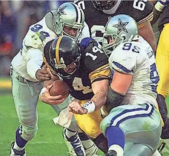  ?? AP ?? Steelers quarterbac­k Neil O'Donnell is sacked by Cowboys defensive end Charles Haley (94) and defensive tackle Chad Hennings in Super Bowl XXX.