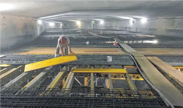  ?? ARCHIVFOTO: ANNETTE VINCENZ ?? Die Bauarbeite­n in der Marienplat­zgarage kommen gut voran: Am 6. September werden die oberen beiden Ebenen wieder geöffnet.