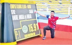  ??  ?? RECORD BREAKING FEAT: Andre Anura @ Anuar poses beside the electronic board with his new men’s triple jump Sukma record of 15.91m.