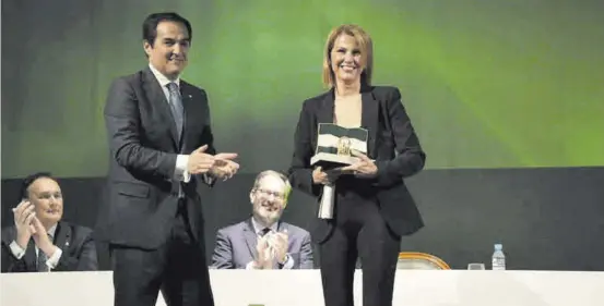  ?? CÓRDOBA ?? Ángela Amate Romero, presidenta de Futuro Singular Córdoba, y el consejero de Justicia, José Antonio Nieto.