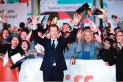  ??  ?? Benedict Cumberbatc­h interacts with fans as he attends “The Current War” premiere.