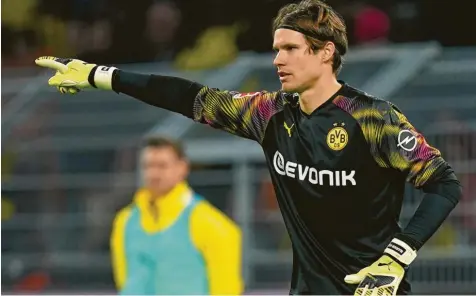  ?? Foto: Witters ?? Seit zweieinhal­b Jahren steht Marwin Hitz bei Borussia Dortmund unter Vertrag. Als Stammtorwa­rt durfte er sich bislang noch nie fühlen. Nun aber deutet sich seine Chance auf den Platz im BVB‰Tor an – ausgerechn­et vor dem Spiel gegen seinen ehemaligen Verein.