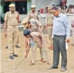  ??  ?? Safety awareness conducted by Fire Department in a school in the city