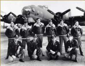  ?? USAF ?? Debout
(de gauche à droite) : Freeman, Shaffer, Richmond, James, Chaffe, Porter Accroupis (de gauche à droite) : Wagner, Willis, Gladys, Martin.