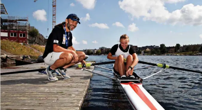  ?? ARKIVFOTO: MATS JOHANNESEN ?? Janis Gailis var trener i Kristiansa­nd Roklubb fra 2006 til 2017. Nå er han tilbake langs Otras bredder. Her sammen med datteren, Hanna Gailis Inntjore, som neste helg skal ro VM i Bulgaria.