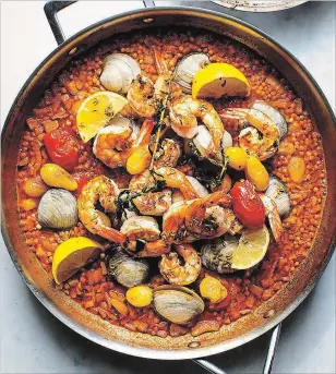  ?? ANDREW SCRIVANI NYT ?? Prawn paella with Israeli couscous. Yotam Ottolenghi devours shrimp-and-clam pasta on his screens and in his kitchen.